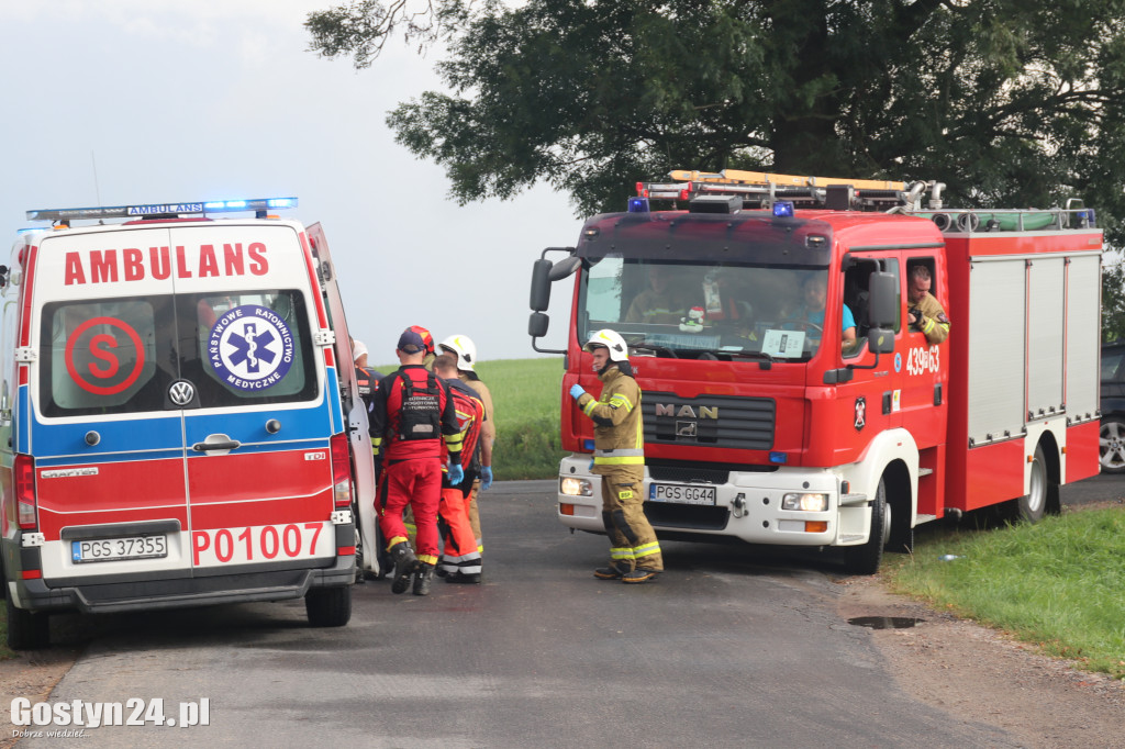 Pożar stacji demontażu pojazdów w Czarkowie