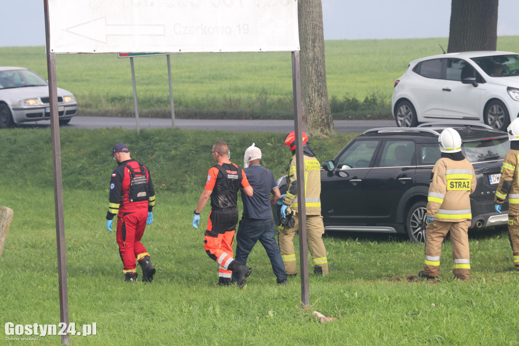 Pożar stacji demontażu pojazdów w Czarkowie