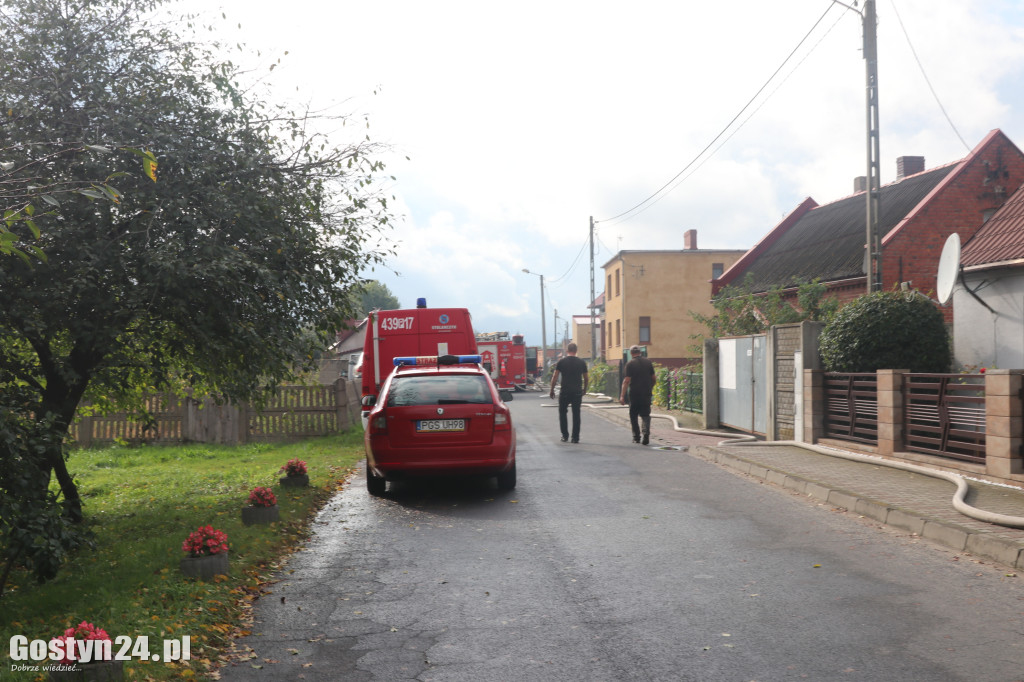 Pożar stacji demontażu pojazdów w Czarkowie