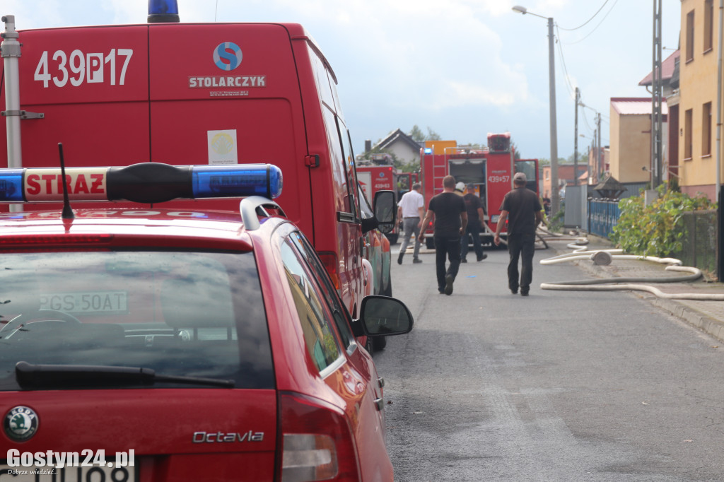 Pożar stacji demontażu pojazdów w Czarkowie