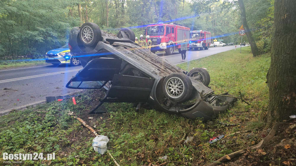 Wypadek samochodu osobowego w rejonie Studzianny