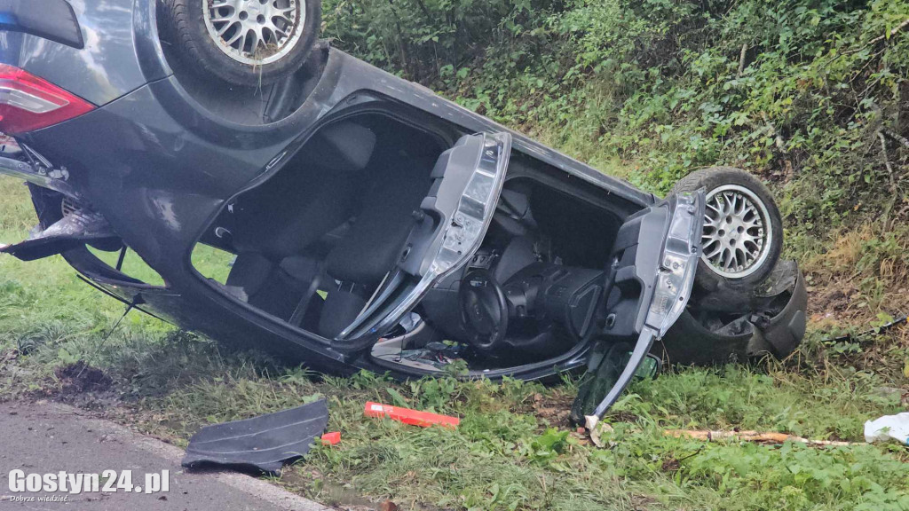 Wypadek samochodu osobowego w rejonie Studzianny