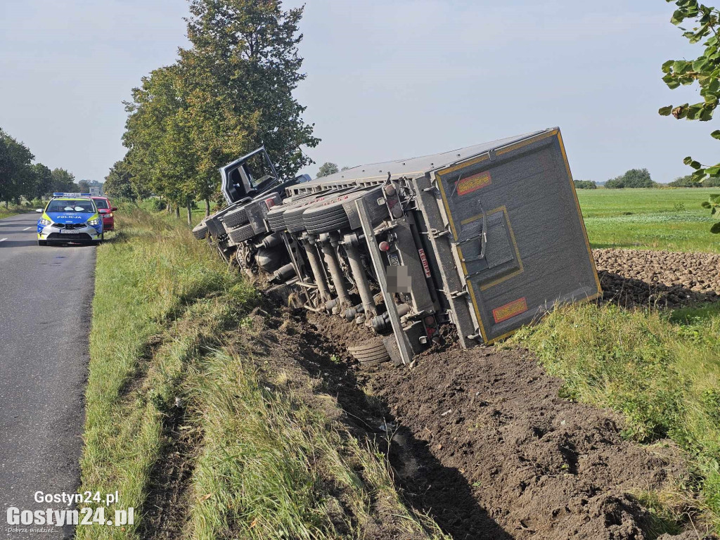 Przewróciła się ciężarówka z burkami cukrowymi