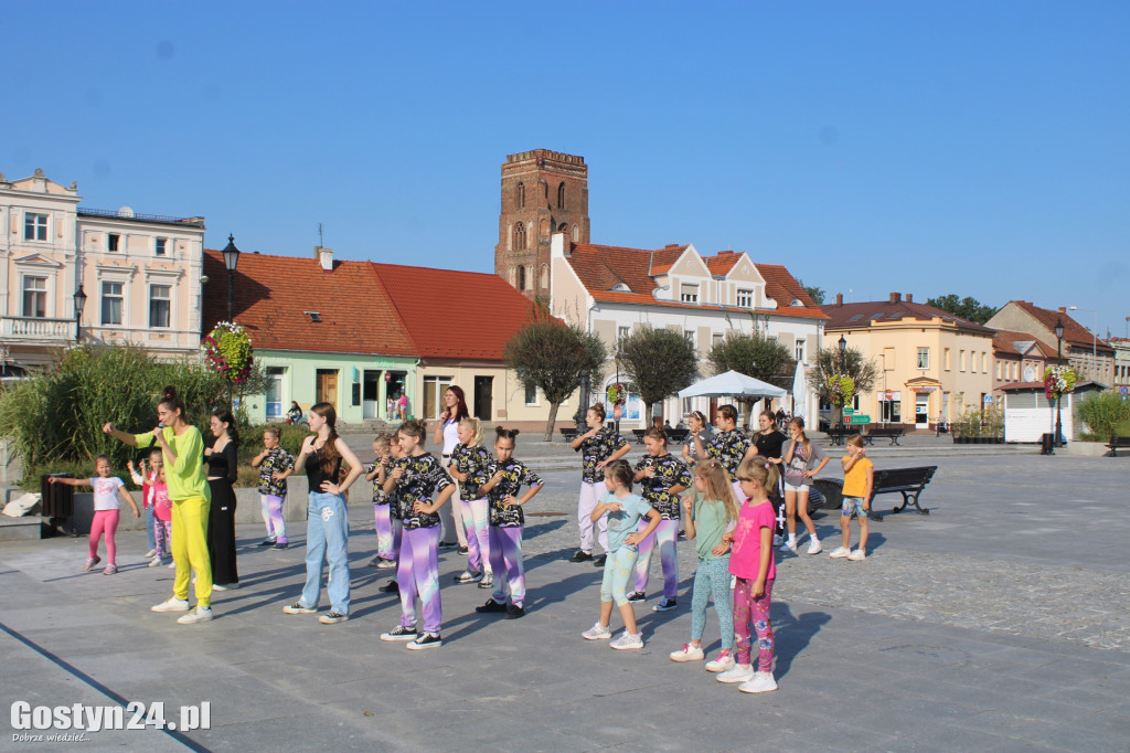 Ekoevent i tańce na gostyńskim rynku