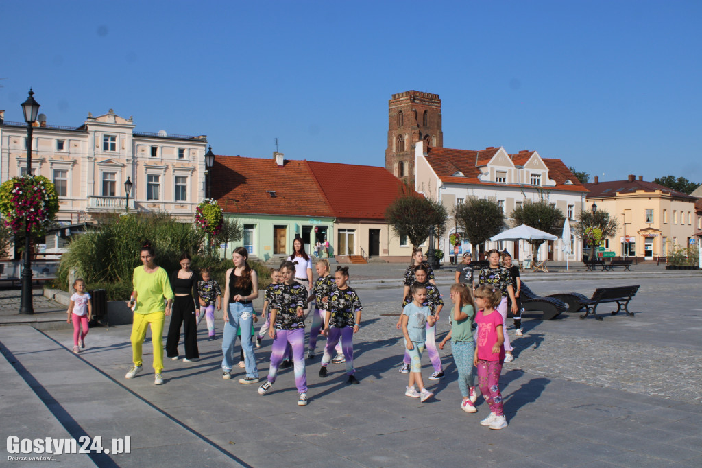 Ekoevent i tańce na gostyńskim rynku