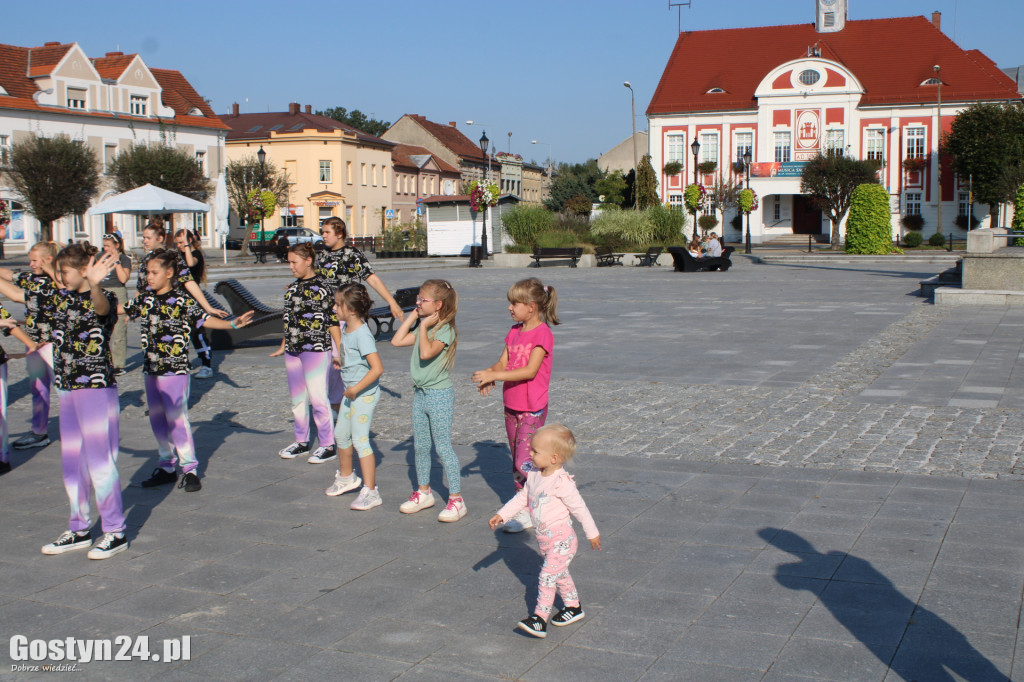 Ekoevent i tańce na gostyńskim rynku