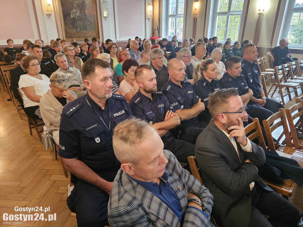 Debata społeczna w gostyńskim liceum