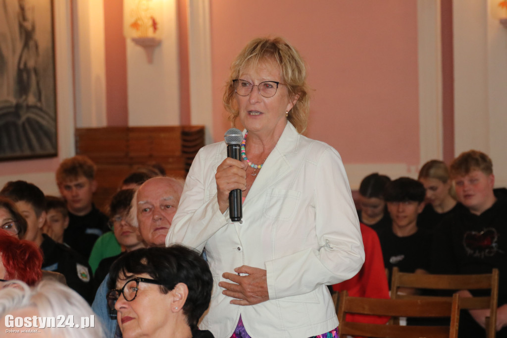 Debata społeczna w gostyńskim liceum