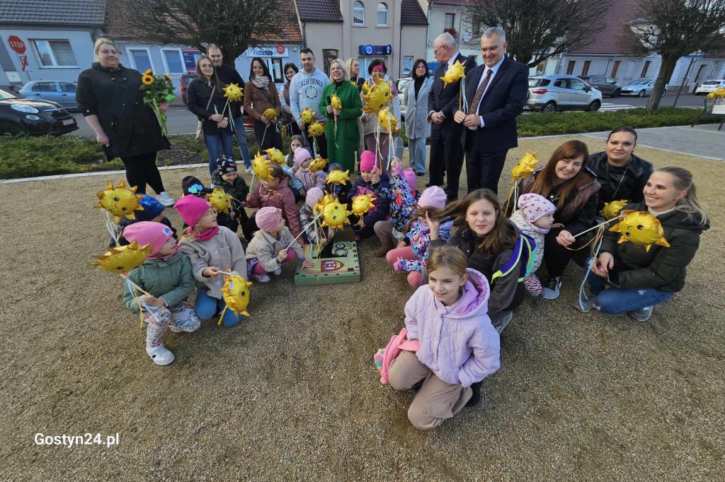 Zegar słoneczny stanął na rynku w Borku Wlkp.