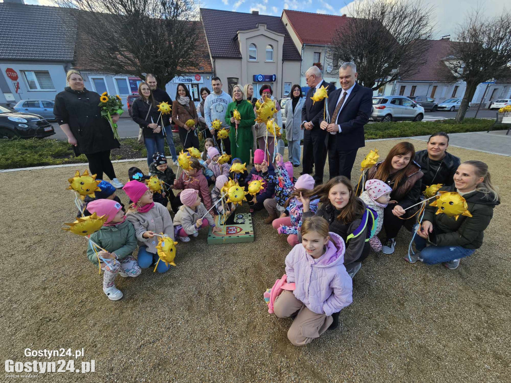 Zegar słoneczny stanął na rynku w Borku Wlkp.