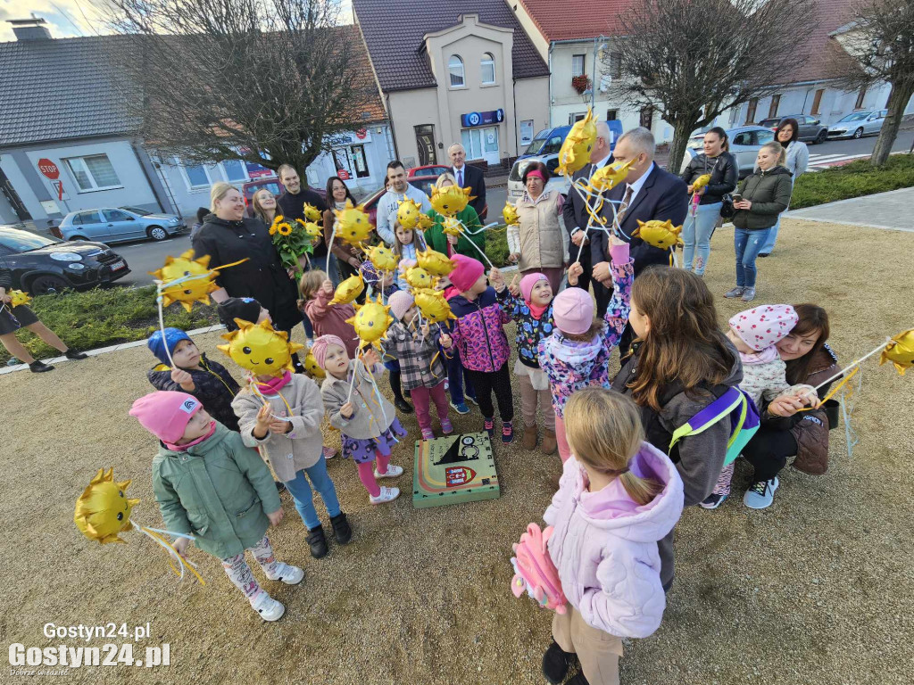 Zegar słoneczny stanął na rynku w Borku Wlkp.