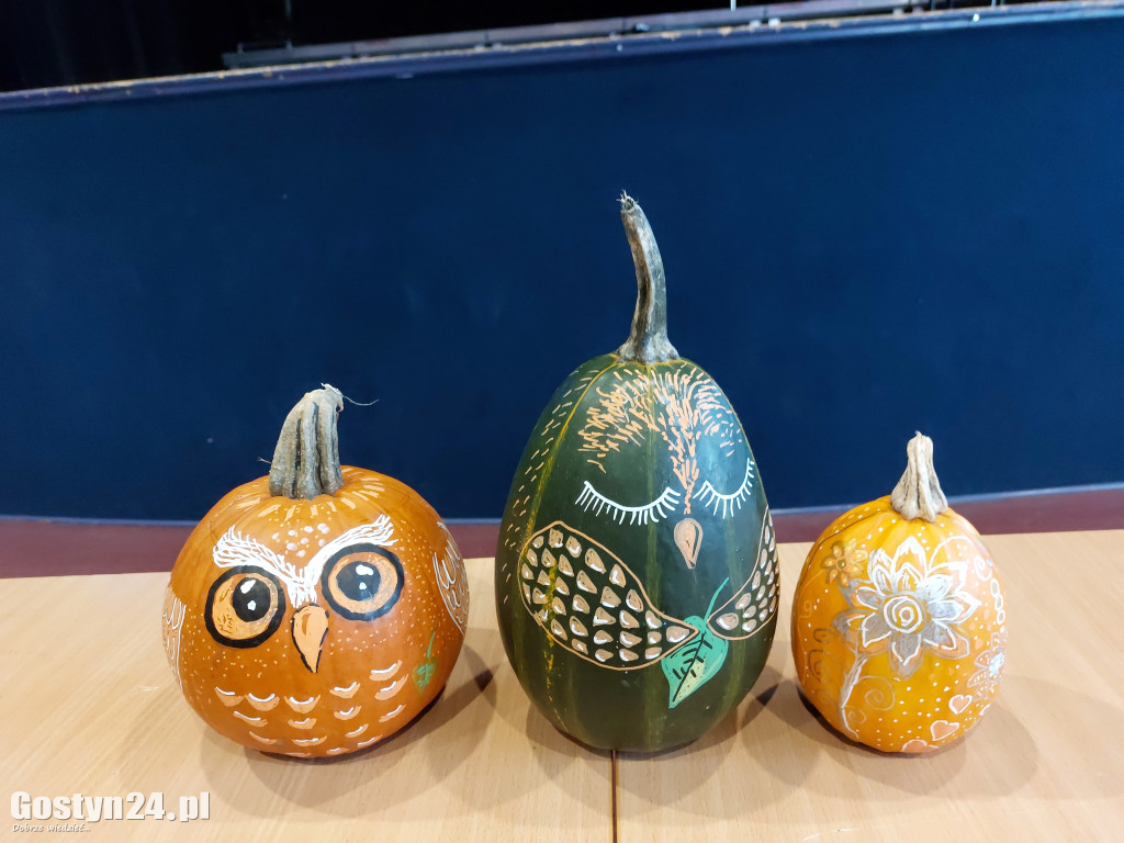 Łyżka do lodów, nóż, a nawet wkrętarka... czyli jak zrobić lampion z dyni