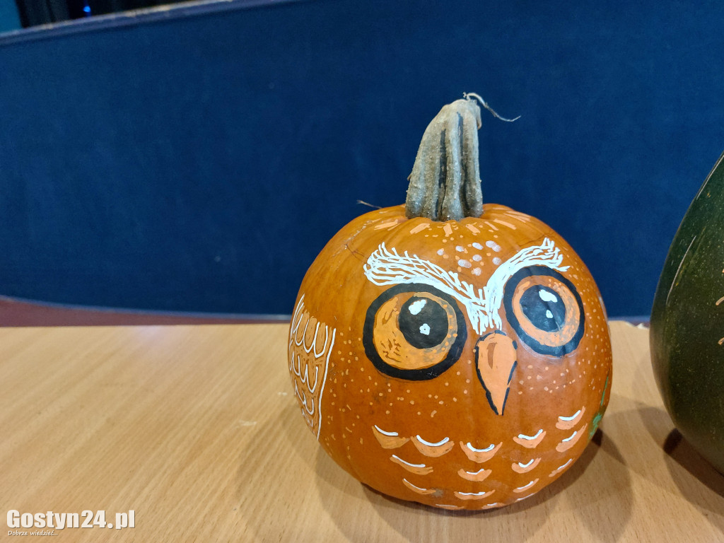 Łyżka do lodów, nóż, a nawet wkrętarka... czyli jak zrobić lampion z dyni
