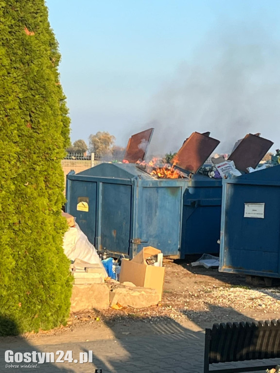 Pożar kontenera na cmentarzu w Krobi