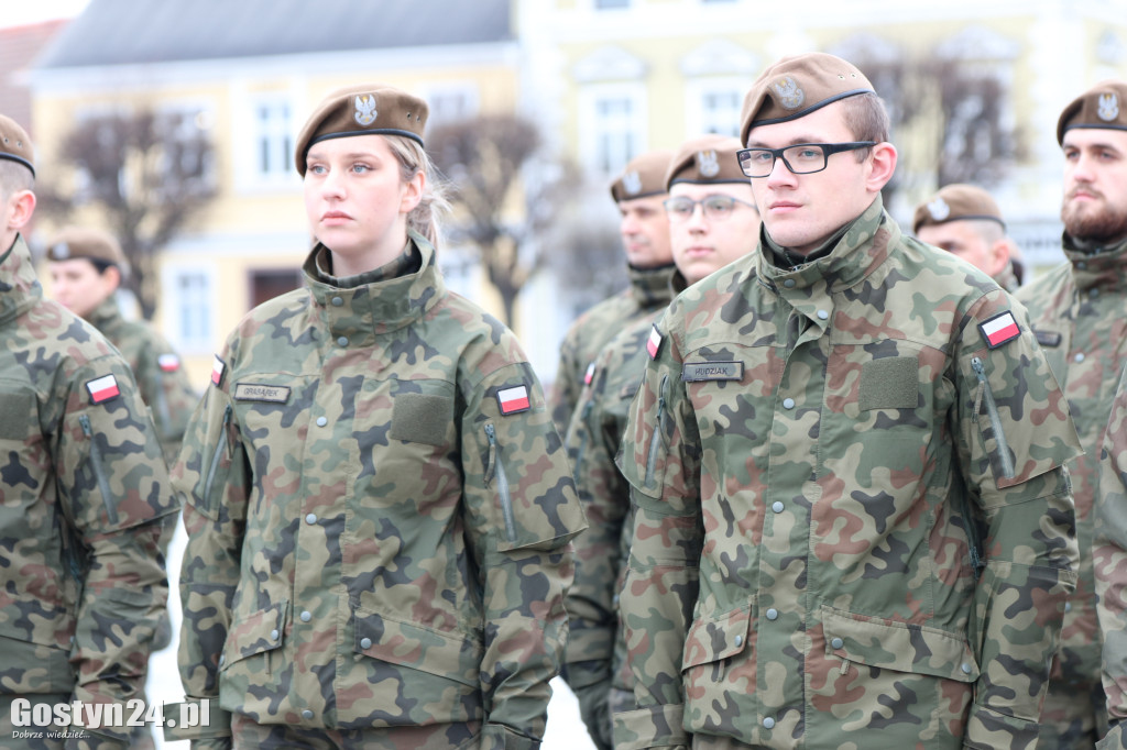 Przysięga żołnierzy WOT na gostyńskim rynku