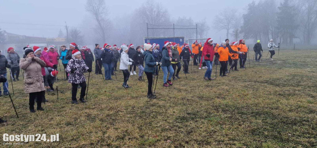 Mikołajkowy Marsz Nordic Walking w Dzięczynie