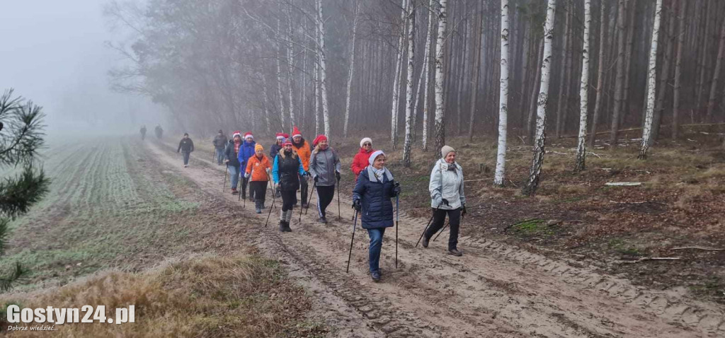 Mikołajkowy Marsz Nordic Walking w Dzięczynie