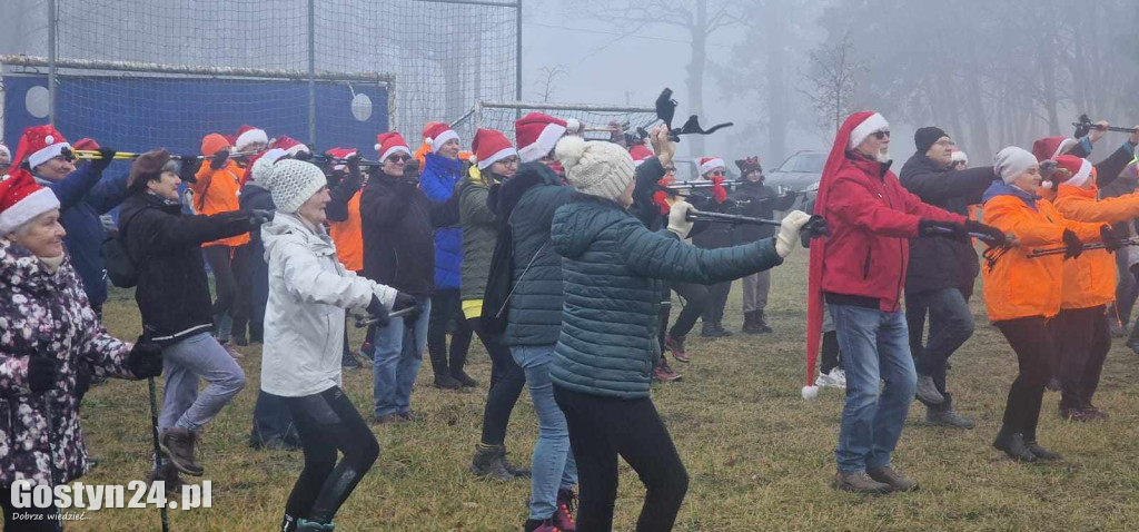 Mikołajkowy Marsz Nordic Walking w Dzięczynie