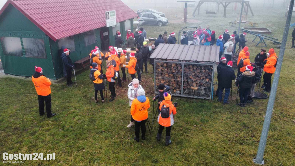 Mikołajkowy Marsz Nordic Walking w Dzięczynie