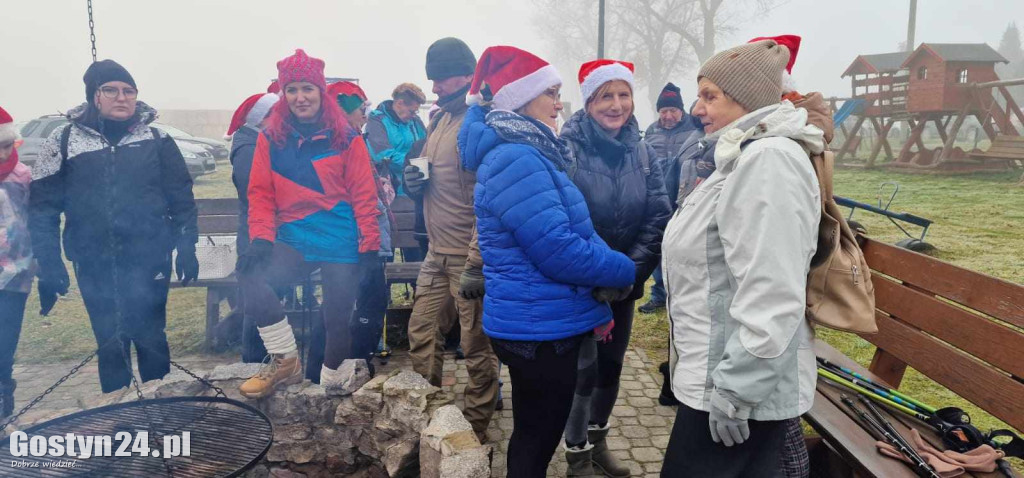 Mikołajkowy Marsz Nordic Walking w Dzięczynie