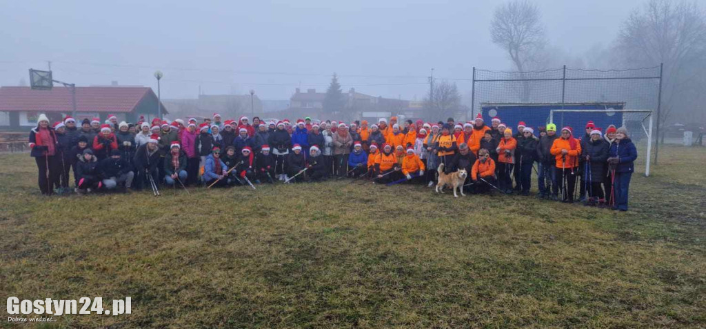 Mikołajkowy Marsz Nordic Walking w Dzięczynie