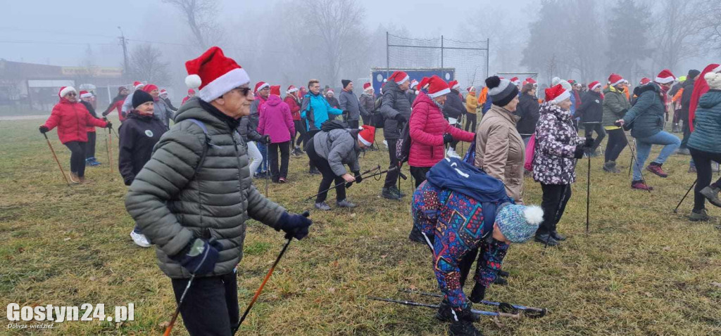 Mikołajkowy Marsz Nordic Walking w Dzięczynie