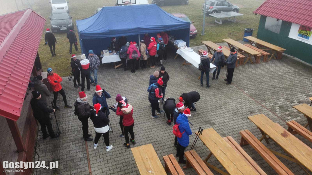 Mikołajkowy Marsz Nordic Walking w Dzięczynie