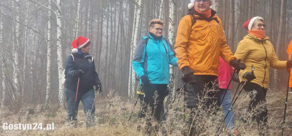 Mikołajkowy Marsz Nordic Walking w Dzięczynie