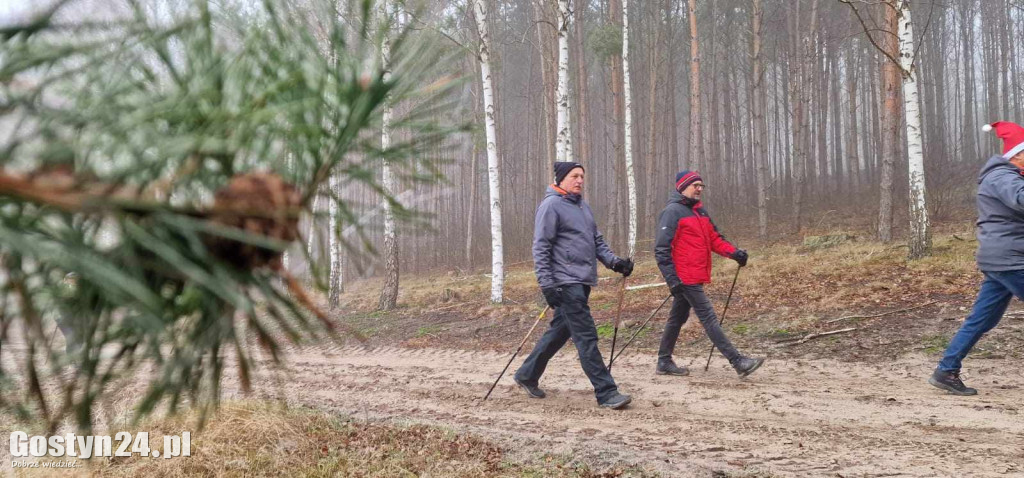 Mikołajkowy Marsz Nordic Walking w Dzięczynie