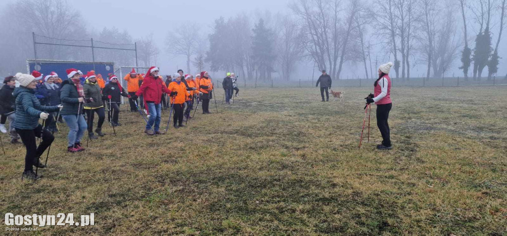 Mikołajkowy Marsz Nordic Walking w Dzięczynie