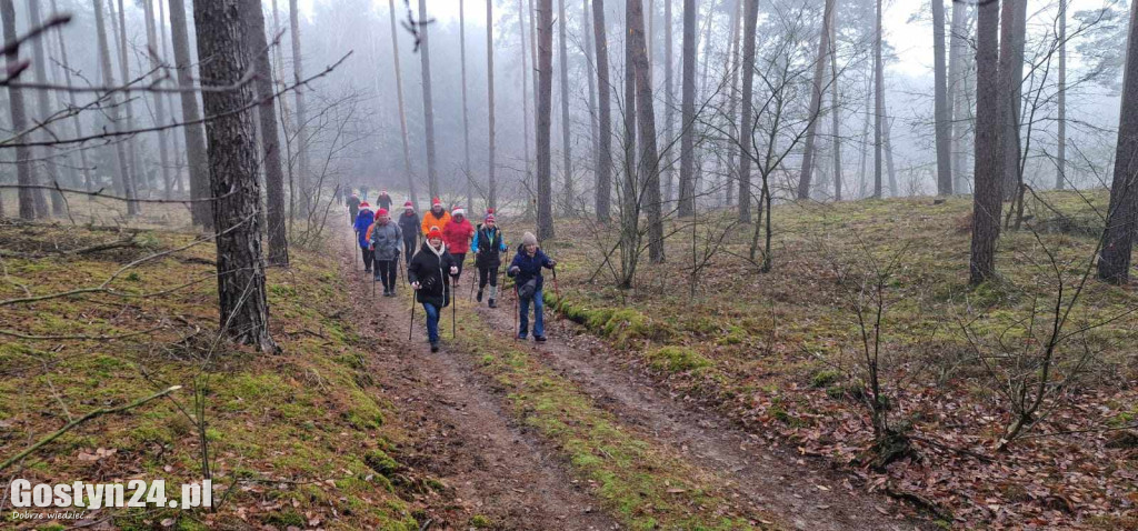 Mikołajkowy Marsz Nordic Walking w Dzięczynie