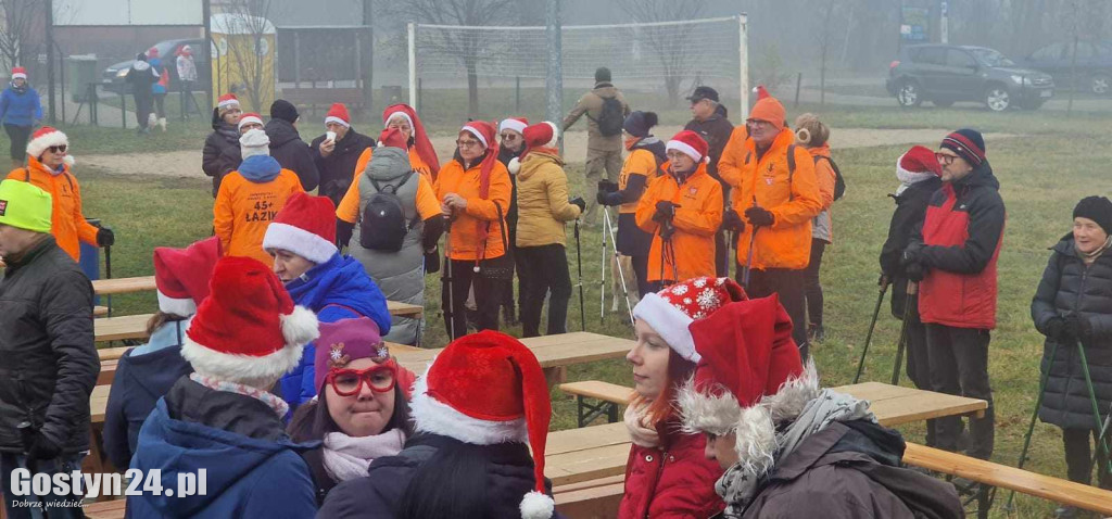 Mikołajkowy Marsz Nordic Walking w Dzięczynie