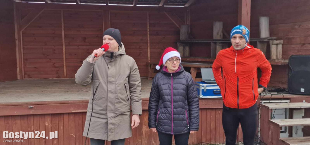 Mikołajkowy Marsz Nordic Walking w Dzięczynie