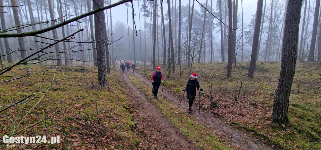 Mikołajkowy Marsz Nordic Walking w Dzięczynie