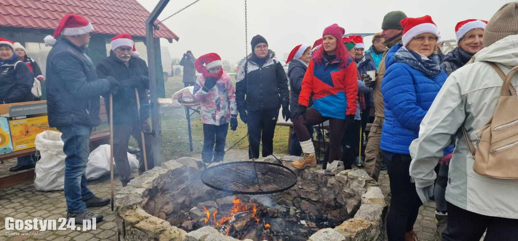 Mikołajkowy Marsz Nordic Walking w Dzięczynie