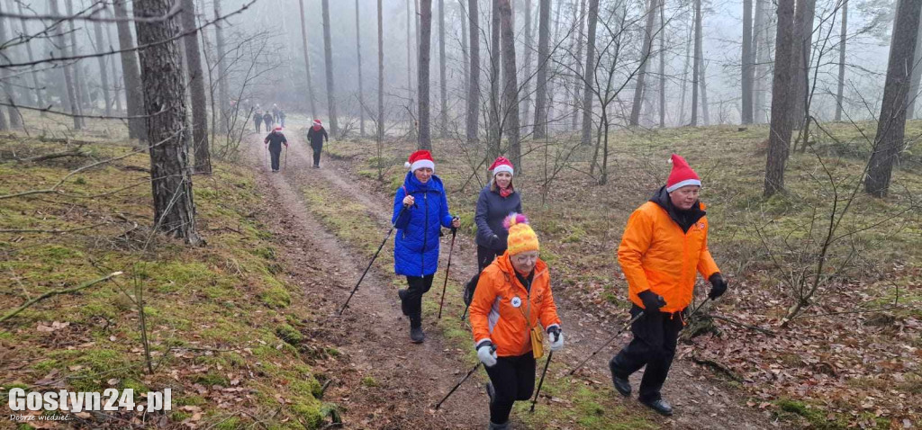 Mikołajkowy Marsz Nordic Walking w Dzięczynie