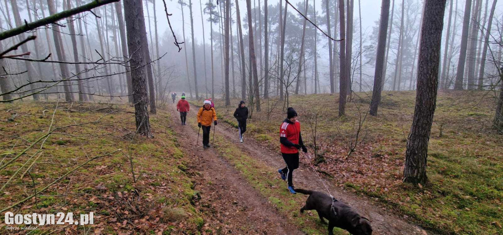 Mikołajkowy Marsz Nordic Walking w Dzięczynie