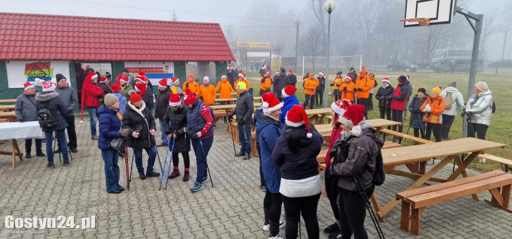 Mikołajkowy Marsz Nordic Walking w Dzięczynie