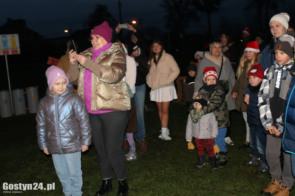 Mikołajki na placu w Stefanowie