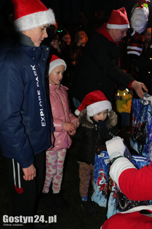 Mikołajki na placu w Stefanowie