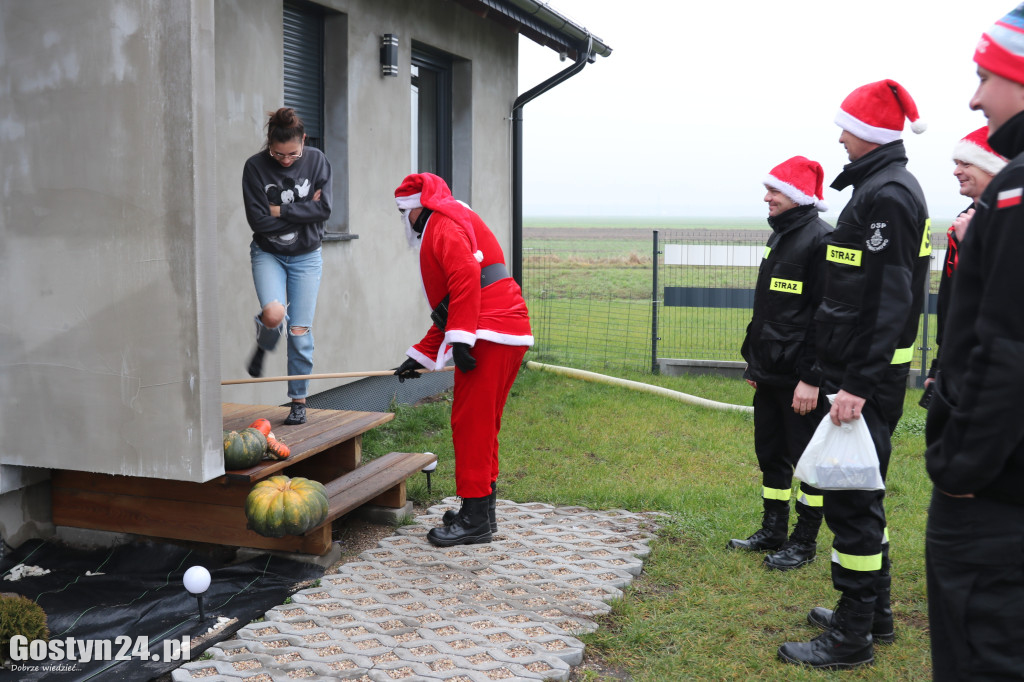 Objazdowy Mikołaj odwiedził dzieci w Domachowie