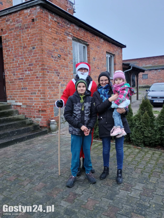 Objazdowy Mikołaj odwiedził dzieci w Domachowie