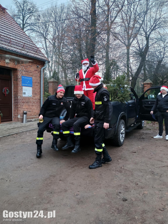 Objazdowy Mikołaj odwiedził dzieci w Domachowie