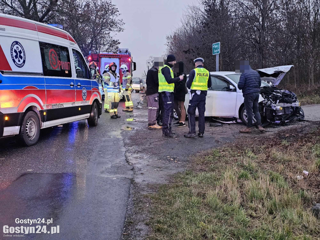 Zderzyły się trzy auta. Są poszkodowani