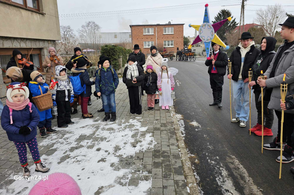 Kolędowanie z Biskupianami. Przyjechali bryczkami
