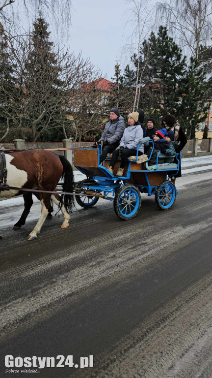 Kolędowanie z Biskupianami. Przyjechali bryczkami