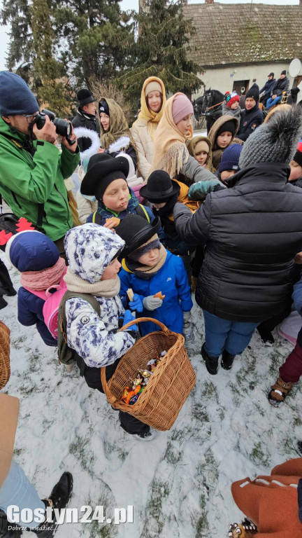 Kolędowanie z Biskupianami. Przyjechali bryczkami