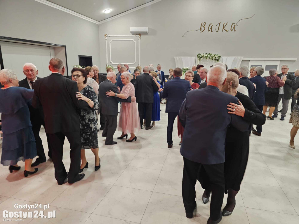 Seniorzy bawili się na zabawie karnawałowej