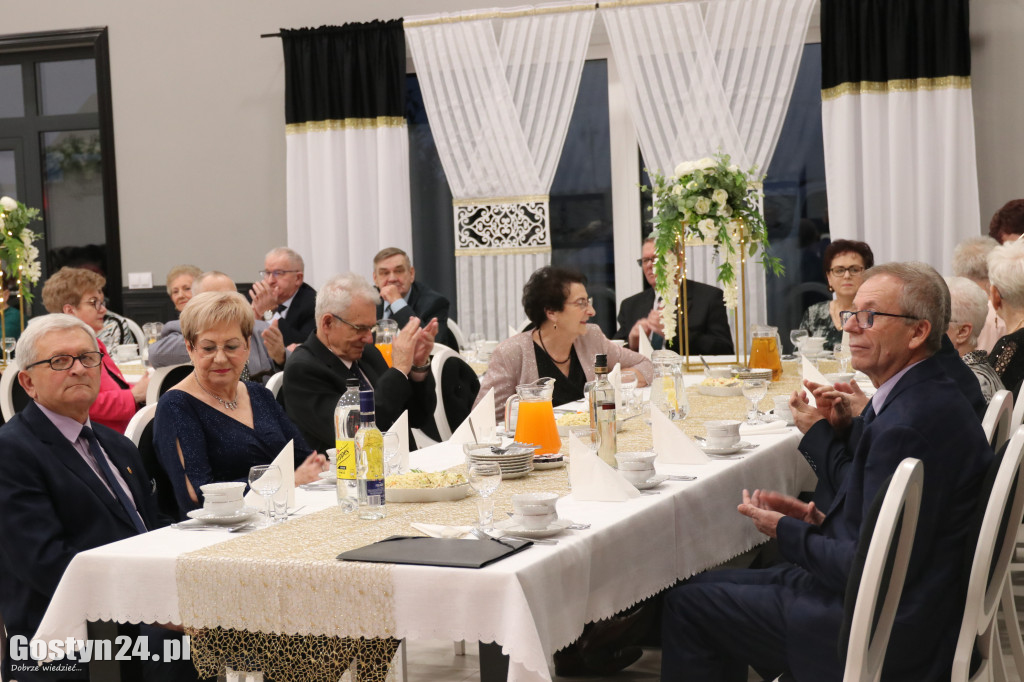 Seniorzy bawili się na zabawie karnawałowej