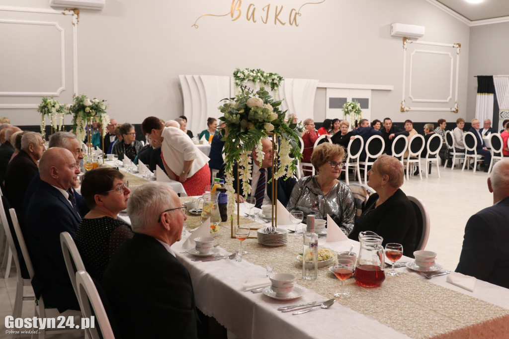 Seniorzy bawili się na zabawie karnawałowej